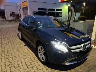 Gebraucht Mercedes GLA200 136 PS (100 kW) 2015 Schwarz SUV