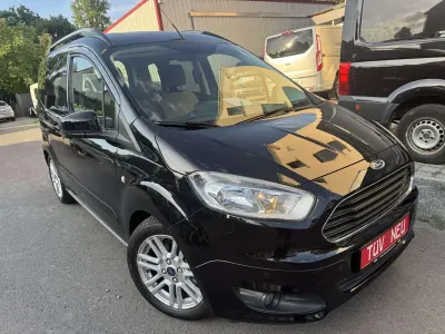 Gebraucht Ford Tourneo Courier Titanium 101 PS (74 kW) 2015 Pantherschwarz metallic Van / Kleinbus