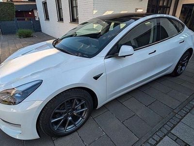 Begagnad Tesla Model 3 366 kW (498 HK) 2021 Vit Sedan