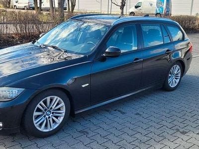 Gebraucht BMW 318 Sport Line 143 PS (105 kW) 2011 Schwarz Kombi