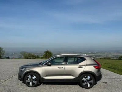 Second-hand Volvo XC40 Momentum 197 CP (144 kW) 2021 Bej SUV