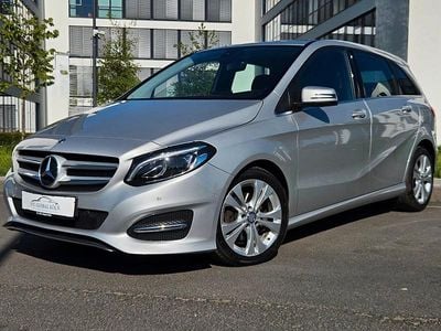 Usata Mercedes B180 122 CV (89 kW) 2017 Argento Monovolume