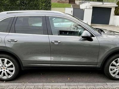 Grau Gebraucht 2016 Porsche Cayenne SUV | 31.900 € (Teuer)