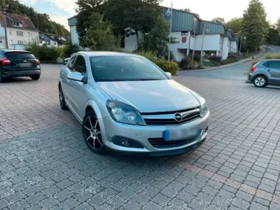 Używany Opel Astra 105 KM (77 kW) 2006 Srebrny Coupe