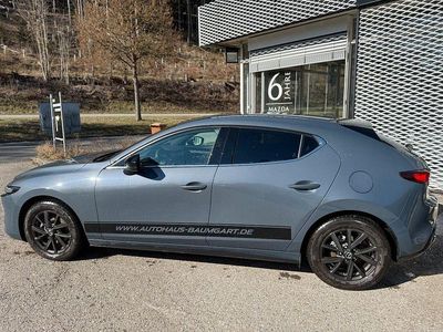 Neu Mazda 3 Homura-Line 140 PS (102 kW) 2026 Polymetall gray Limousine