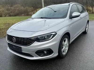 Gebraucht Fiat Tipo Lounge 120 PS (88 kW) 2017 Silber Limousine