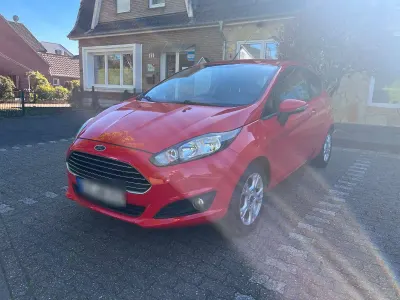 Usata Ford Fiesta Trend 60 CV (44 kW) 2012 Rosso Utilitaria