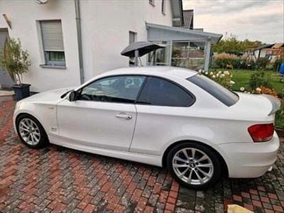 Weiß Gebraucht 2011 BMW 118 Coupé Coupé | 5.500 € (Etwas zu teuer)