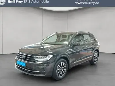 Gebraucht VW Tiguan Life 150 PS (110 kW) 2023 Grau SUV