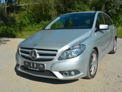Gebraucht Mercedes 180 109 PS (80 kW) 2012 Grau Limousine