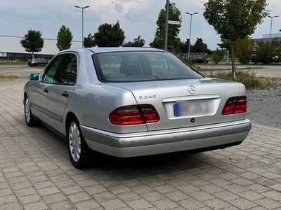 Mercedes E240