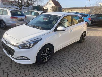 Gebraucht Hyundai i20 101 PS (74 kW) 2017 Weiß Limousine