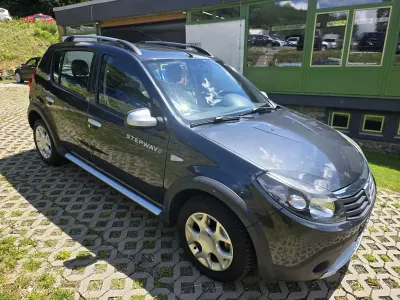 Gebraucht Dacia Sandero Stepway 88 PS (64 kW) 2012 Grau Limousine