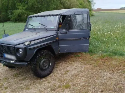 Gebraucht Mercedes 240 72 PS (52 kW) 1985 Schwarz SUV