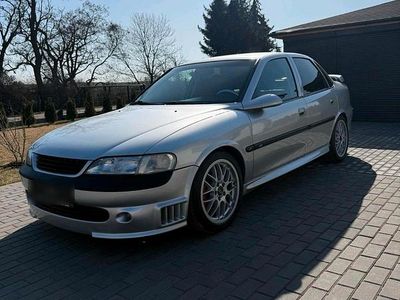 Begagnad Opel Vectra 194 HK (142 kW) 1998 Silver Sedan
