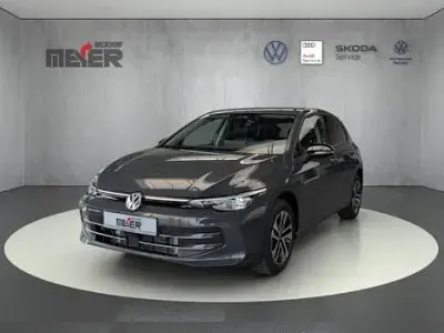 Neu VW Golf VIII 116 PS (85 kW) 2026 Grau Limousine
