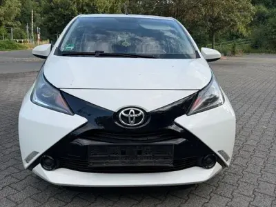 Gebraucht Toyota Aygo 69 PS (50 kW) 2017 Weiß Kleinwagen