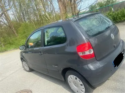 Gebraucht VW Fox 54 PS (39 kW) 2010 Schwarz Kleinwagen