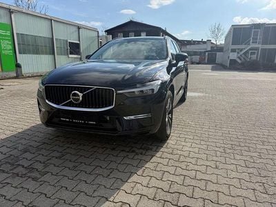 Gebraucht Volvo XC60 Momentum 197 PS (144 kW) 2022 Schwarz SUV
