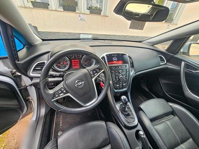 Gebraucht Opel Astra 131 PS (96 kW) 2014 Andere farben Limousine