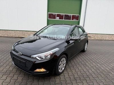 Gebraucht Hyundai i20 GO! 75 PS (55 kW) 2017 Schwarz Limousine