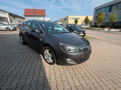 Gebraucht Opel Astra 140 PS (102 kW) 2011 Schwarz Kombi