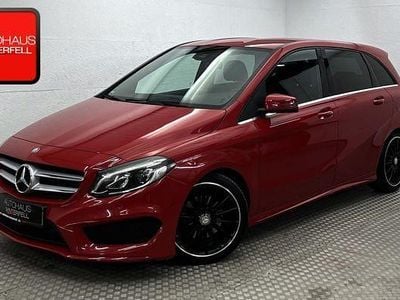 Gebraucht Mercedes B180 AMG line 122 PS (89 kW) 2017 Rot Van / Kleinbus