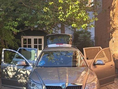 Gebraucht Skoda Octavia Elegance 105 PS (77 kW) 2011 Beige Kombi