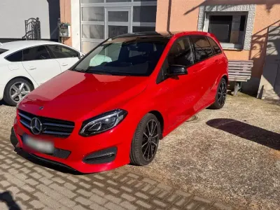Używany Mercedes B200 AMG line 150 KM (110 kW) 2019 Czerwony Minivan