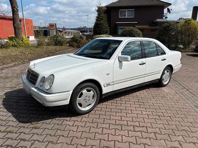 Gebraucht Mercedes E280 204 PS (150 kW) 1998 Weiß Limousine