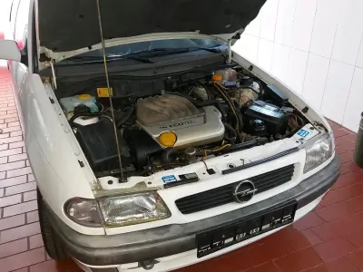 Używany Opel Astra 101 KM (74 kW) 1996 Biały Coupe