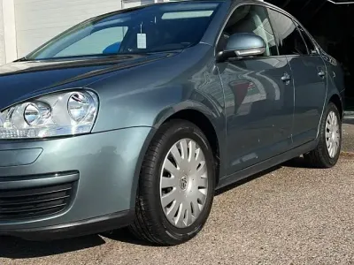 Gebraucht VW Jetta 115 PS (84 kW) 2006 Grau Limousine