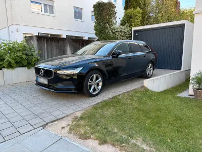 Gebraucht Volvo V90 Momentum 190 PS (139 kW) 2020 Schwarz Kombi