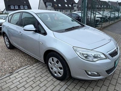 Gebraucht Opel Astra Edition 120 PS (88 kW) 2012 Silber Kleinwagen