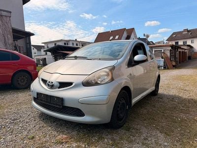 Usata Toyota Aygo 68 CV (50 kW) 2005 Blu Utilitaria