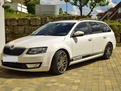 Gebraucht Skoda Octavia Ambition 140 PS (102 kW) 2014 Weiß Kleinwagen