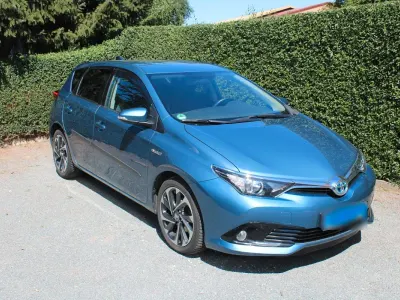 Gebraucht Toyota Auris Hybrid 136 PS (100 kW) 2015 Blau Limousine