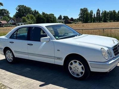 Mercedes E280