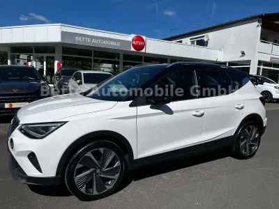 Używany Seat Arona FR 150 KM (110 kW) 2022 Biały SUV