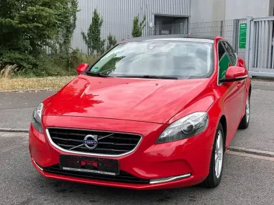Gebraucht Volvo V40 Momentum 114 PS (83 kW) 2012 Rot Kleinwagen