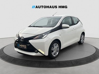 Gebraucht Toyota Aygo X-play 69 PS (50 kW) 2015 Weiß Kleinwagen