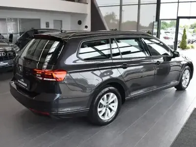 Gebraucht VW Passat Business 150 PS (110 kW) 2024 Mangangrau Kombi
