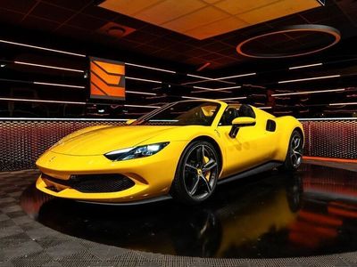 Gebraucht Ferrari 296 829 PS (609 kW) 2023 Gelb Cabrio