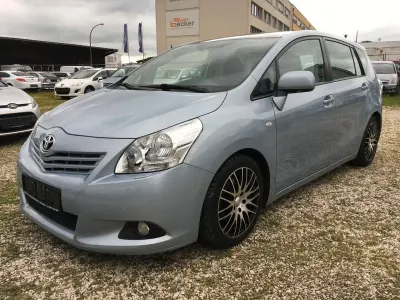 Gebraucht Toyota Verso Executive 147 PS (108 kW) 2010 Blau Van / Kleinbus