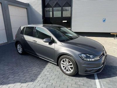 Gebraucht VW Golf VII Comfortline 131 PS (96 kW) 2019 Grau Limousine