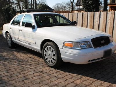 Used Ford Crown Victoria 253 HP (186 kW) 2010 White Sedan