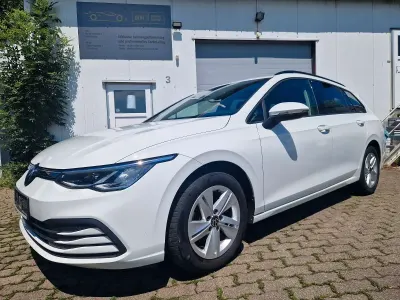 Gebraucht VW Golf VIII Life 110 PS (80 kW) 2022 Weiß Kombi