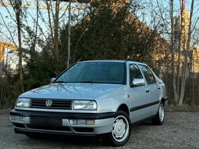 Occasion VW Vento 90 ch (66 kW) 1993 Argent Berline