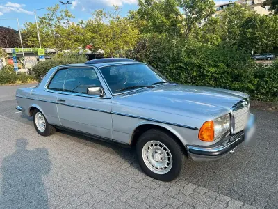 Gebraucht Mercedes 230 136 PS (100 kW) 1981 Silber Coupé