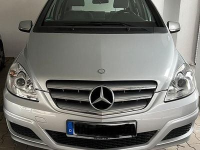 Gebraucht Mercedes B180 122 PS (89 kW) 2009 Silber Van / Kleinbus